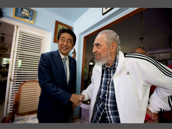 Shinzo Abe meets Fidel Castro