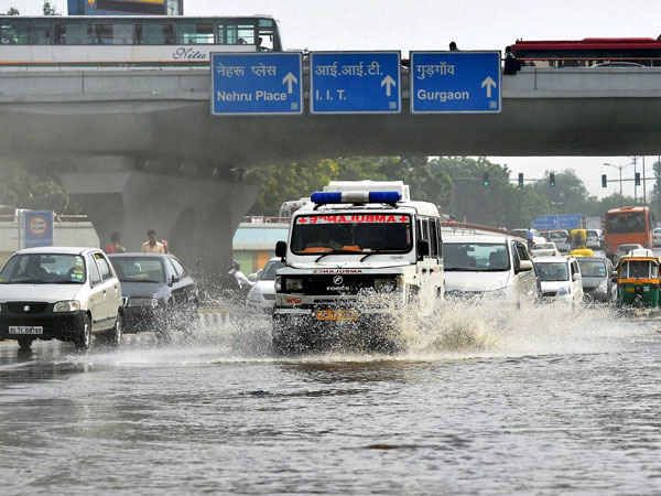 Rains, landslides block Jammu-Srinagar highway Rains, landslides block Jammu-Srinagar highway
