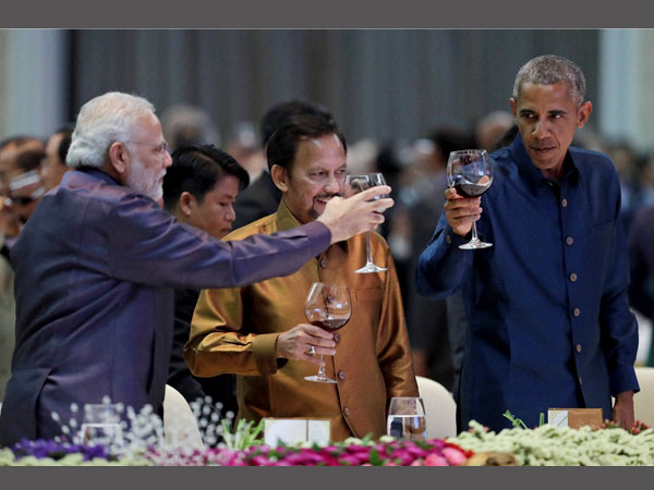 PM meets Obama on sidelines of EAS PM meets Obama on sidelines of EAS