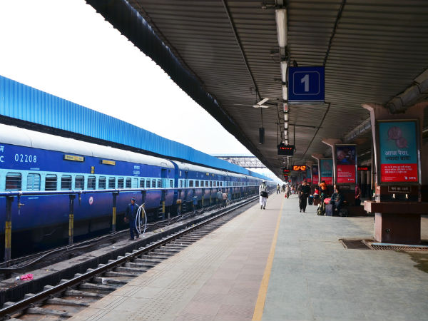 Eco-friendly gesture: All railways stations to be LED lit by April 2018 Eco-friendly gesture: All railways stations to be LED lit by April 2018