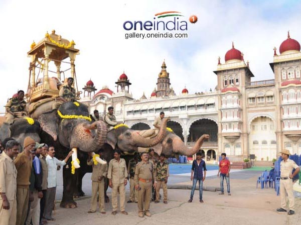 Mysuru Royal family continues family tradition