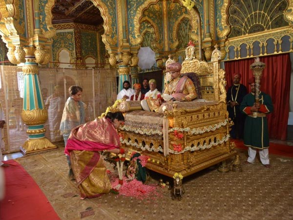 Yaduveer alongwith his family take part in the festivities