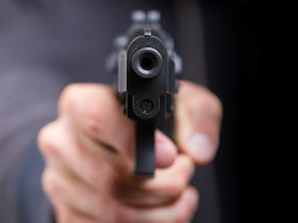 6 hurt in 2 downtown shootings in US 6 hurt in 2 downtown shootings in US