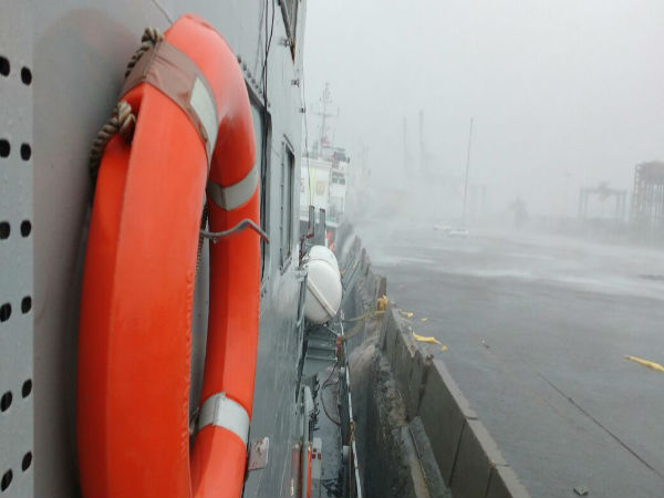 Navy supplies relief material to Chennai