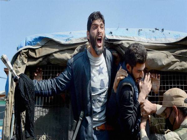 Police arrest protestors who defied curfew