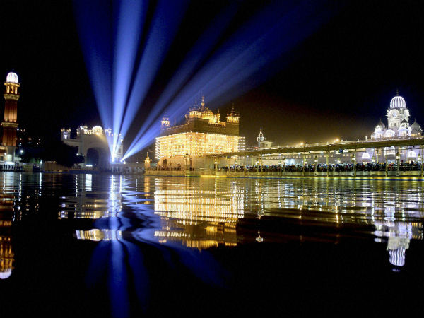 Thousands throng Golden Temple