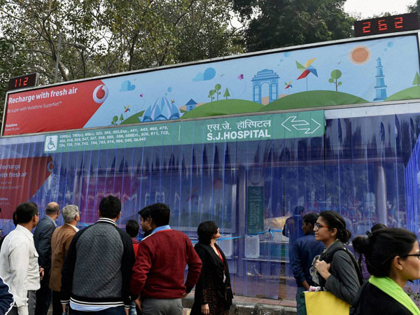 Safdarjung Hospital DTC bus stop where Vodafone installed air purifiers to decrease air pollution in New Delhi. Safdarjung Hospital DTC bus stop where Vodafone installed air purifiers to decrease air pollution in New Delhi.