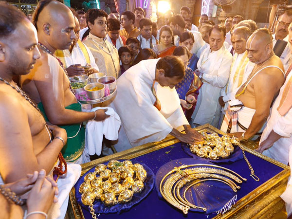 CM offers prayers CM offers prayers