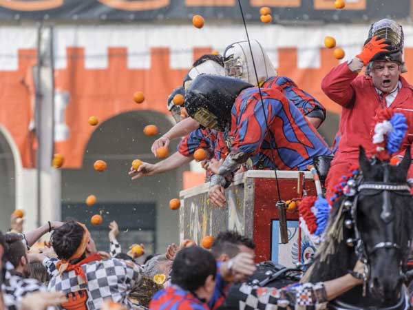 Oranges chucked at man dressed as soldiers