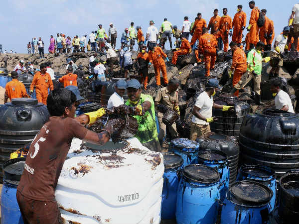 How oil spills are controlled? How oil spills are controlled?