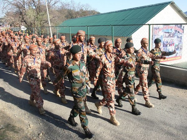Indian and Oman soldiers march together