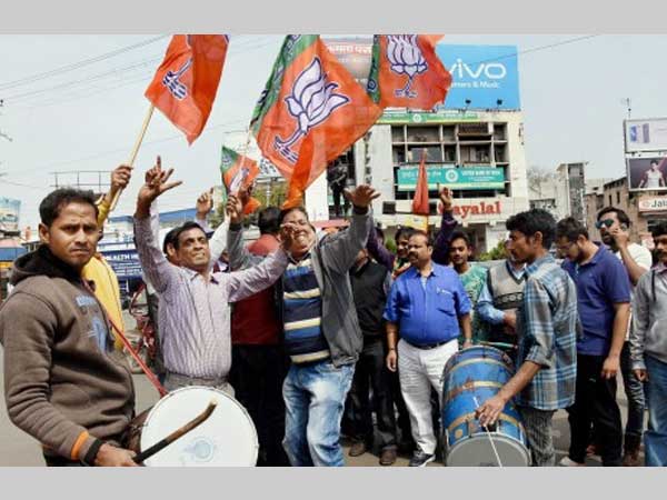 BJP members in Ranchi celebrate BJP members in Ranchi celebrate