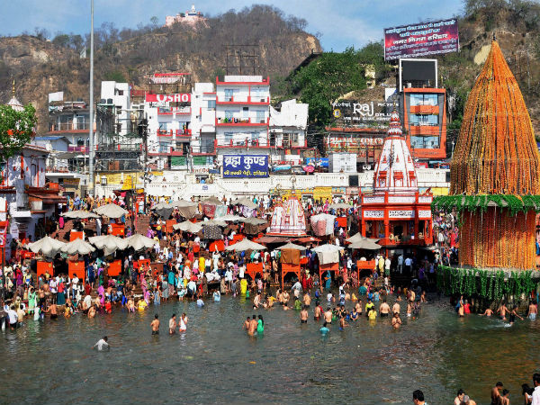 Lakhs take holy dip: