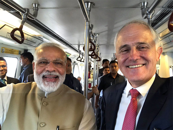 Off the metro, to Akshardham