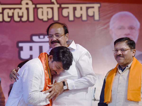 Union Minister M Venkaiah Naidu greets Delhi BJP President Manoj Tiwari Union Minister M Venkaiah Naidu greets Delhi BJP President Manoj Tiwari