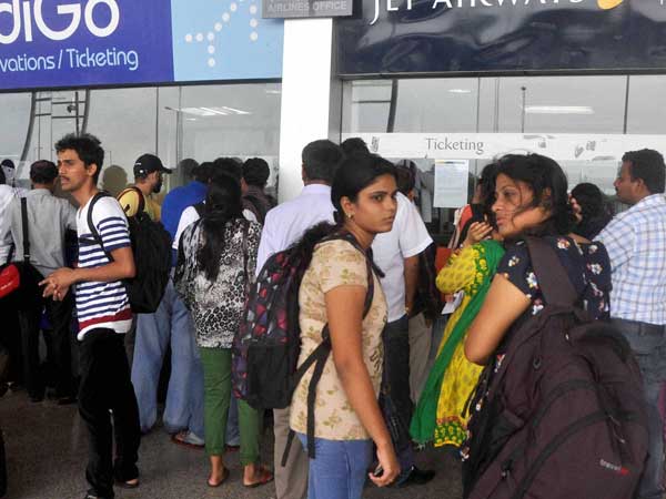 Bird hits Jet Airways flight; 150 passengers stranded Bird hits Jet Airways flight; 150 passengers stranded