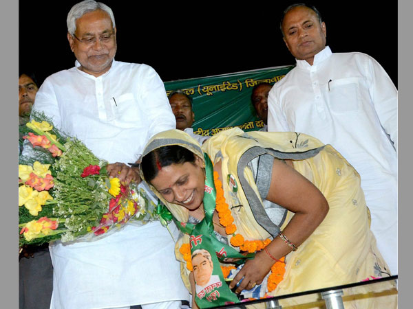 A JD(U) candidate seeking blessing from Bihar Chief Minister Nitish Kumar during a rally for MCD polls. A JD(U) candidate seeking blessing from Bihar Chief Minister Nitish Kumar during a rally for MCD polls.
