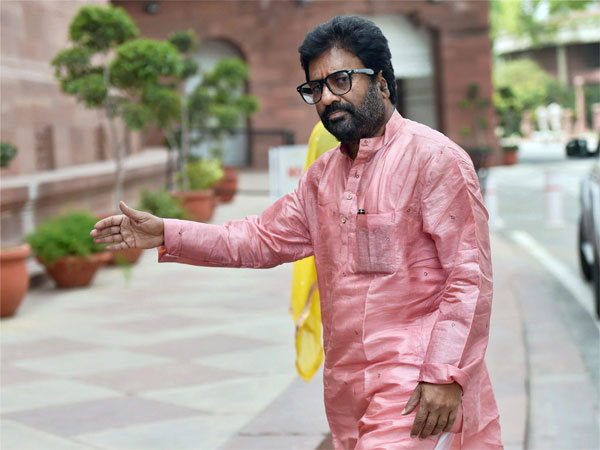 Shiv Sena MP Ravindra Gaikwad Shiv Sena MP Ravindra Gaikwad