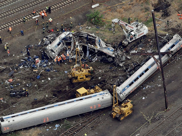 Train derails near Moscow injuring 50 Train derails near Moscow injuring 50