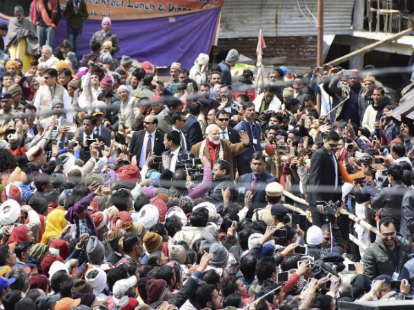 In the midst of crowd In the midst of crowd