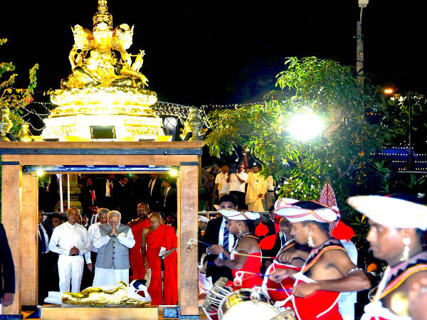 Modi visits Gangaramaya Temple