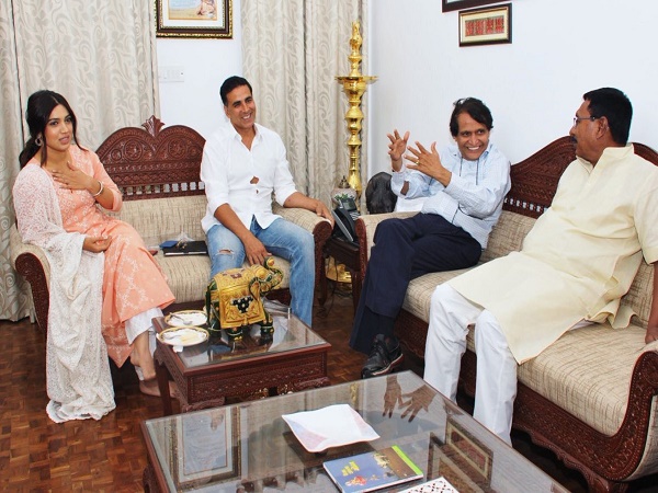 Akshay responds to Suresh Prabhu's tweets Akshay responds to Suresh Prabhu's tweets