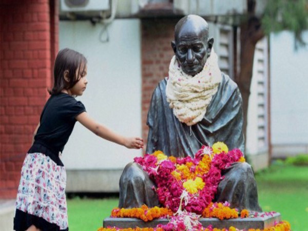 Mahatma Gandhi statue at the ashram