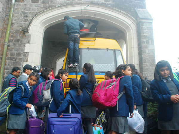 Boarders of Mount Hermon School departing from Darjeeling Boarders of Mount Hermon School departing from Darjeeling