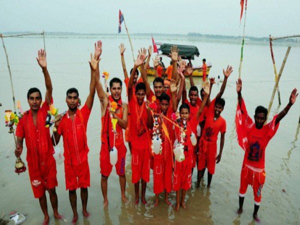Kanwariyas taking water from river Ganga