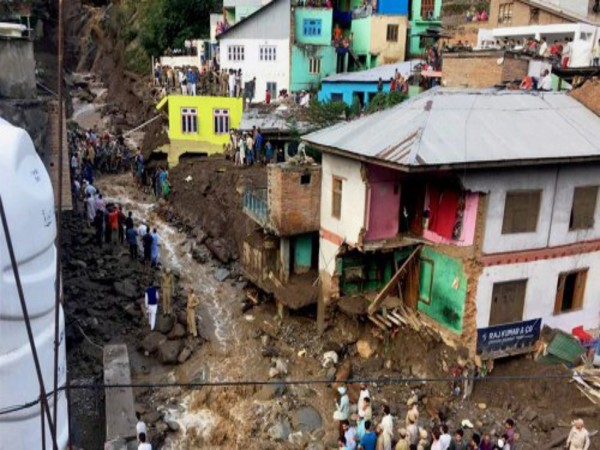 Flash flood gushes inside the town Flash flood gushes inside the town