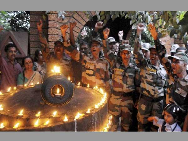 Kargil Vijat Diwas: Modi remembers bravery of armed forces Kargil Vijat Diwas: Modi remembers bravery of armed forces