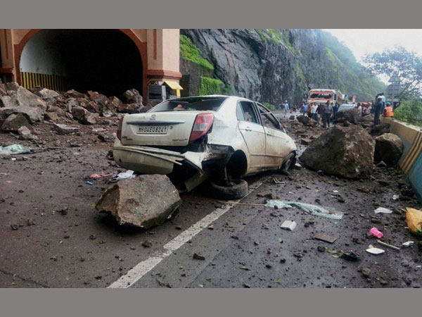 LANDSLIDE BLOCKS NATIONAL HIGHWAY 55 IN THE DARJEELING HILLS LANDSLIDE BLOCKS NATIONAL HIGHWAY 55 IN THE DARJEELING HILLS