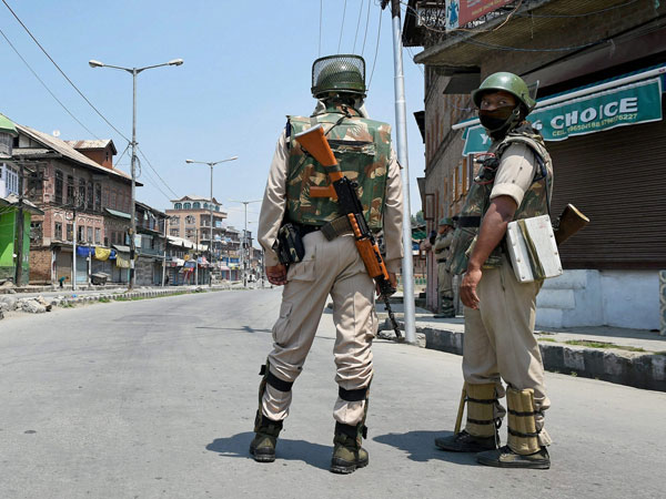 Militants attack police party in Anantnag; policeman injured Militants attack police party in Anantnag; policeman injured