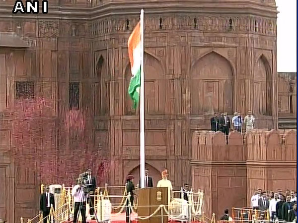 PM unfurls the tricolour at Red Fort