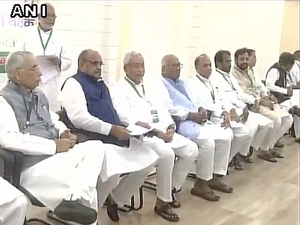 Nitish Kumar-led JD(U) passes resolution to join NDA Nitish Kumar-led JD(U) passes resolution to join NDA