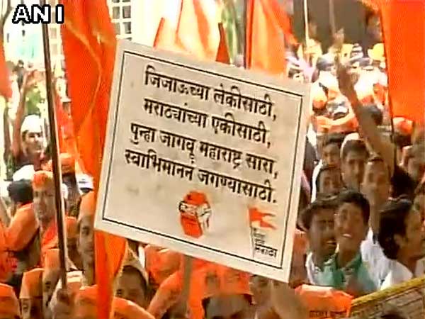 Maratha Kranti Morcha rally begins in Mumbai, lakhs participate Maratha Kranti Morcha rally begins in Mumbai, lakhs participate