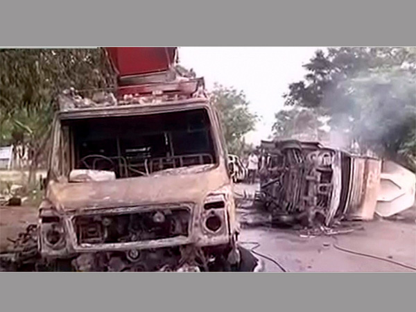 OB vans of television media burn after arson following Dera Sacha Sauda chief Gurmeet Ram Rahim’s conviction in Panchkula OB vans of television media burn after arson following Dera Sacha Sauda chief Gurmeet Ram Rahim’s conviction in Panchkula