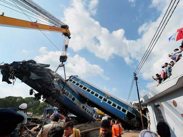 Manoj Sinha promises stringent action against guilty in Utkal Express derailment case Manoj Sinha promises stringent action against guilty in Utkal Express derailment case