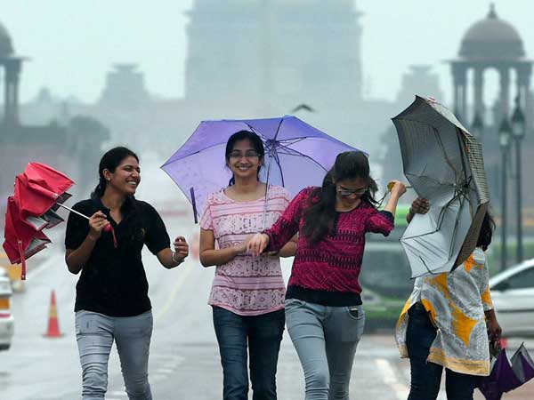 Weather Forecast August 3 Light Rain Likely In Delhi Oneindia News