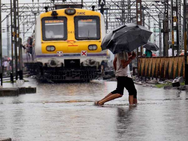 Mumbai rains: Fire Brigade helps pregnant journalist Mumbai rains: Fire Brigade helps pregnant journalist
