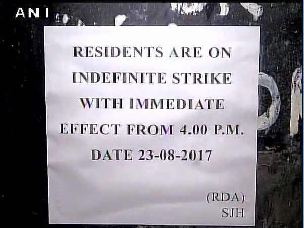 Safdarjung Hospital doctors go on indefinite strike, emergency services inteurrupted.Courtesy: ANI news Safdarjung Hospital doctors go on indefinite strike, emergency services inteurrupted.Courtesy: ANI news