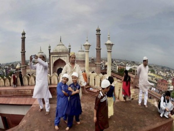 Children in Jama Masjid