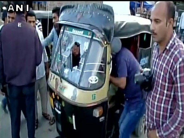 Miscreants hurl grenade at Jahangir Chowk in Srinagar Miscreants hurl grenade at Jahangir Chowk in Srinagar