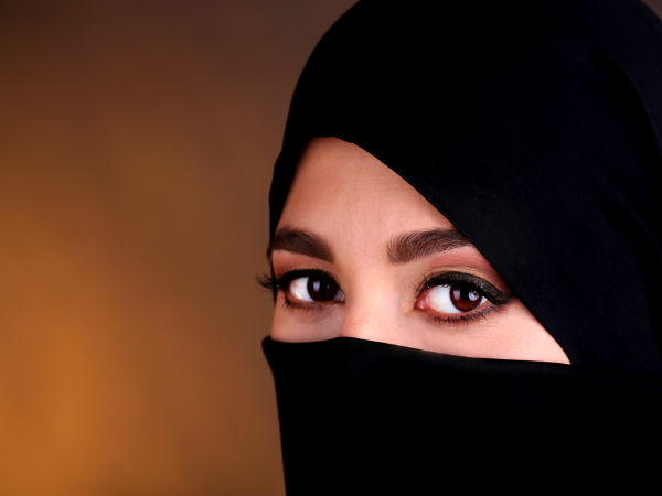 'Contract marriage' racket busted in Hyderabad, 8 sheikhs arrested 'Contract marriage' racket busted in Hyderabad, 8 sheikhs arrested