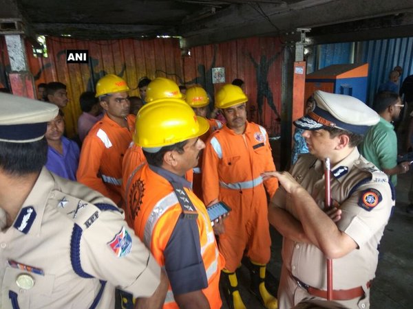 NDRF team at Elphinstone station NDRF team at Elphinstone station