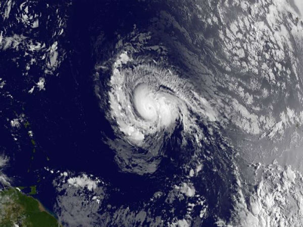 Hurricane Irma destroys '95%' of French part of St Martin Hurricane Irma destroys '95%' of French part of St Martin