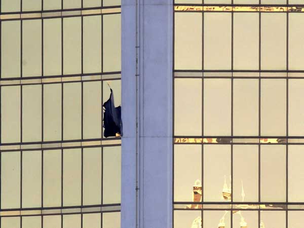 Las Vegas shooting: Fear, tear captured in pictures - Oneindia News