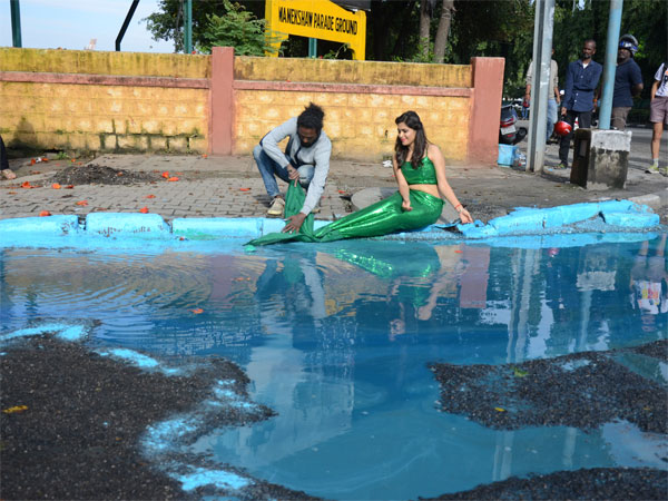 Art to mock agencies over potholes