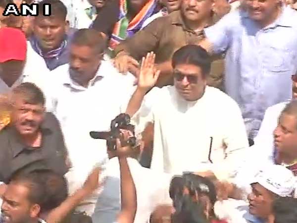 Mumbai police denies permission, MNS workers gather for rally Mumbai police denies permission, MNS workers gather for rally