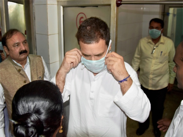 Rahul Gandhi at Raebareli hospital